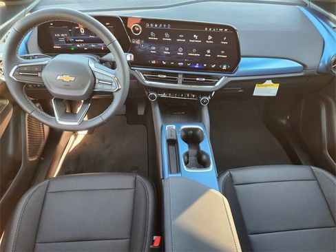 New 2026 Chevrolet Equinox EV LT image 2