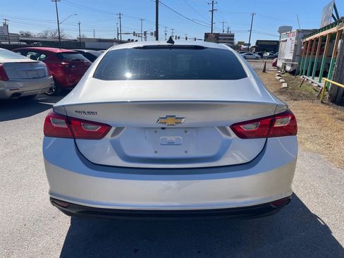 Used 2018 Chevrolet Malibu LS image 2