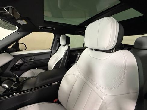 Used 2025 Land Rover Range Rover Sport Dynamic SE AWD/4WD image 14