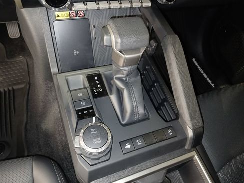 Used 2025 Toyota Tacoma Limited AWD/4WD image 20