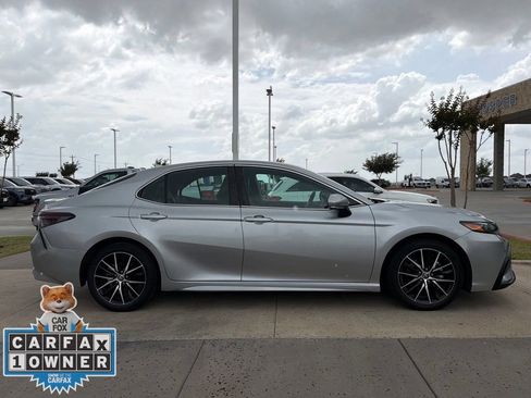 Used 2022 Toyota Camry SE FWD image 18