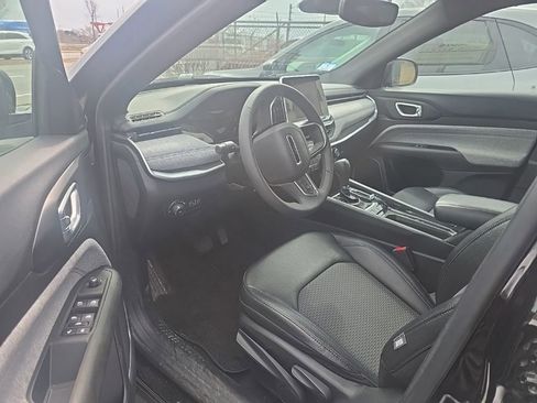 Used 2025 Jeep Compass Latitude image 5