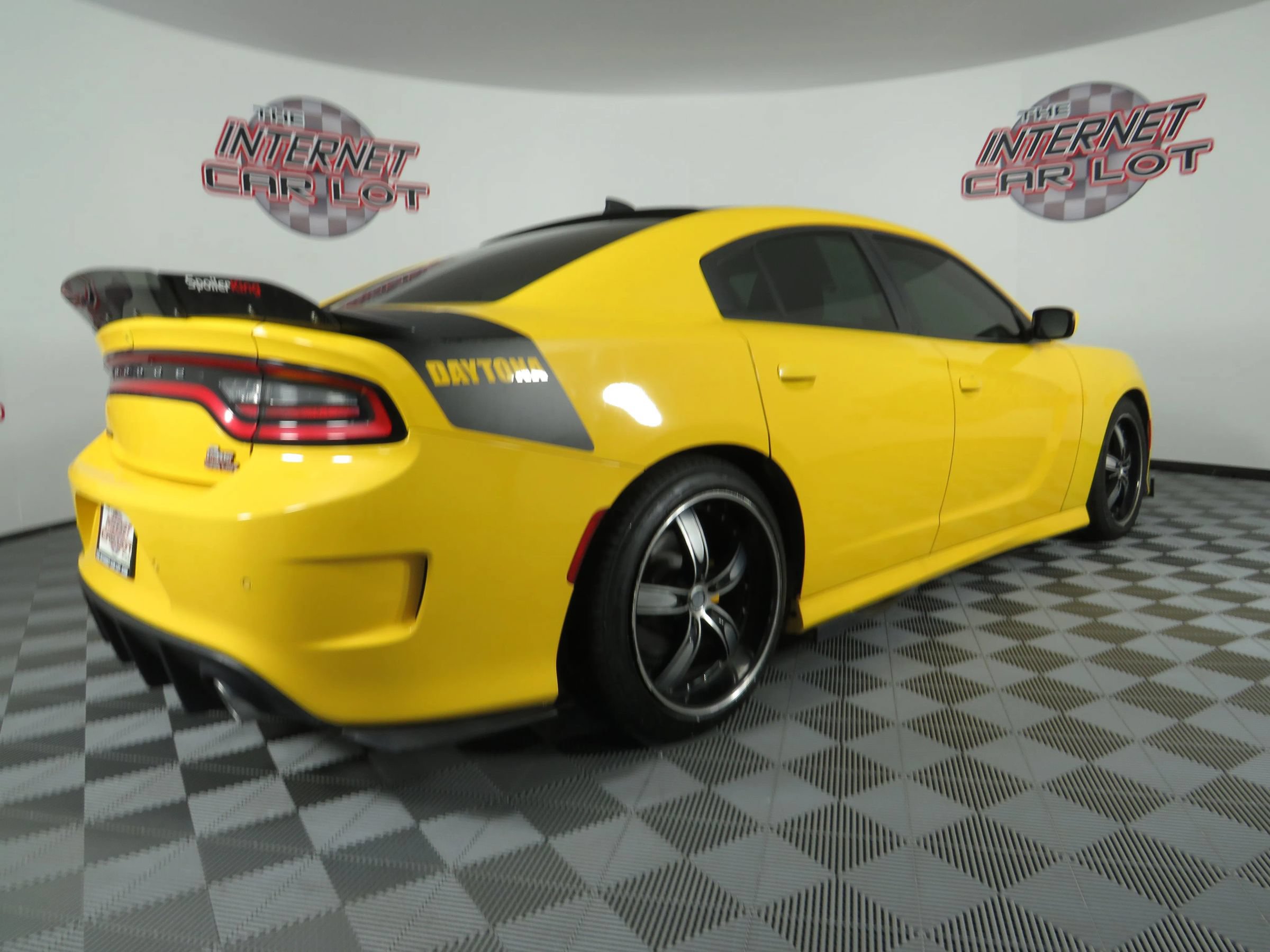 Used 2017 Dodge Charger R/T RWD image 7