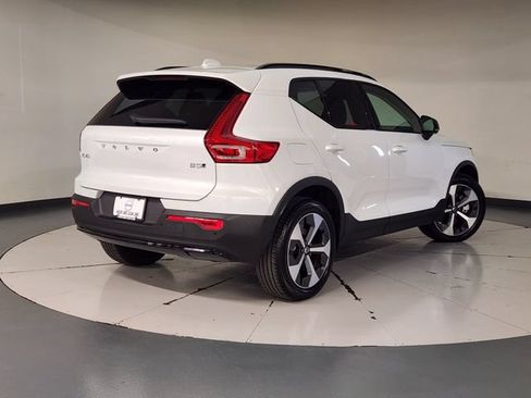 Certified 2026 Volvo XC40 B5 Plus AWD/4WD image 2