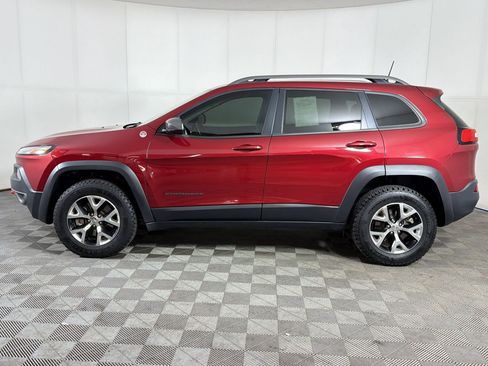 Used 2016 Jeep Cherokee Trailhawk w/ Cold Weather Group AWD/4WD image 2