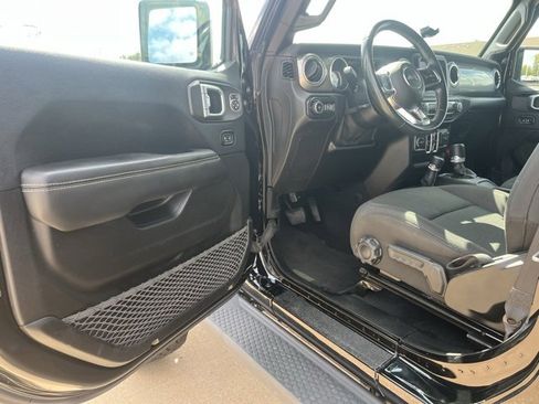 Used 2019 Jeep Wrangler Unlimited Sahara image 11