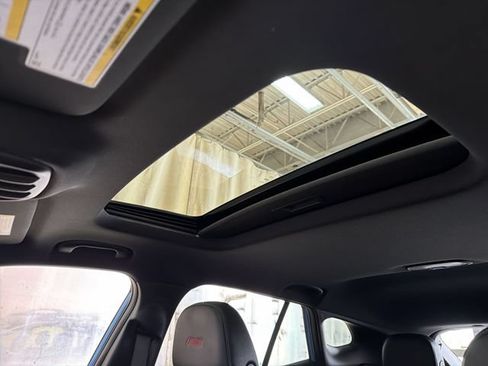 Used 2024 Chevrolet Trax RS w/ Sunroof Package FWD image 23