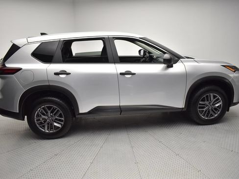 Used 2024 Nissan Rogue S FWD image 4