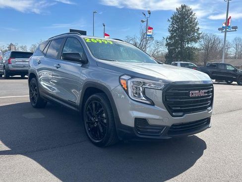 Used 2024 GMC Terrain SLE w/ Driver Convenience Package image 7