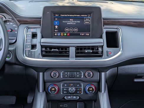 Used 2024 Chevrolet Suburban LS RWD image 27
