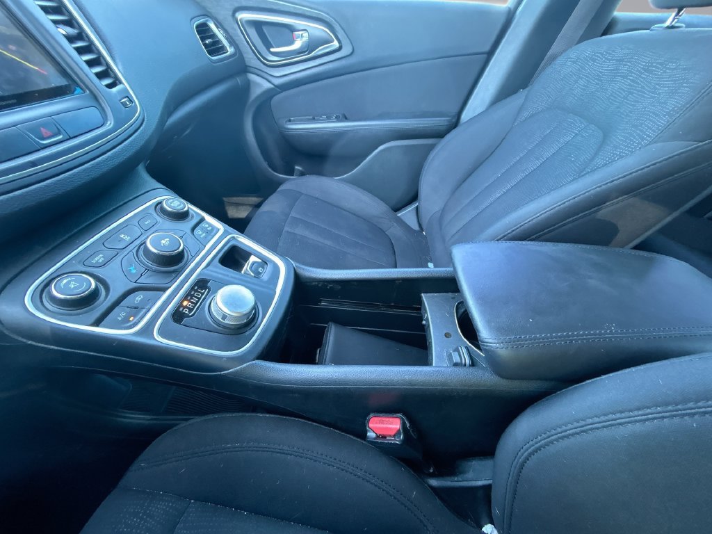 Used 2016 Chrysler 200 Limited FWD image 25