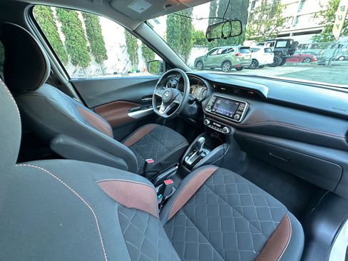 Used 2019 Nissan Kicks SR image 18
