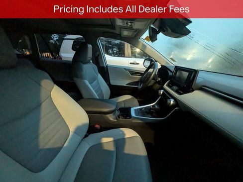Used 2022 Toyota RAV4 XLE Premium AWD/4WD image 10