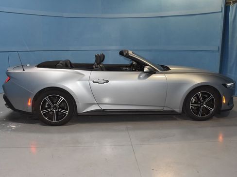 Used 2025 Ford Mustang Premium RWD image 19