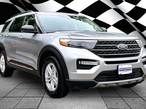 Certified 2023 Ford Explorer XLT w/ Equipment Group 202A AWD/4WD image 11
