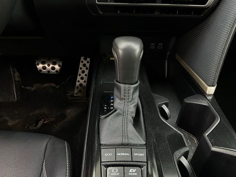 Used 2025 Toyota Camry SE image 24