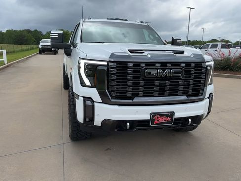 Used 2024 GMC Sierra 2500 Denali Ultimate image 2