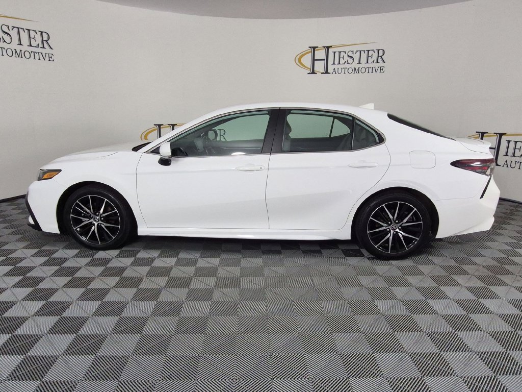 Used 2024 Toyota Camry SE FWD image 7