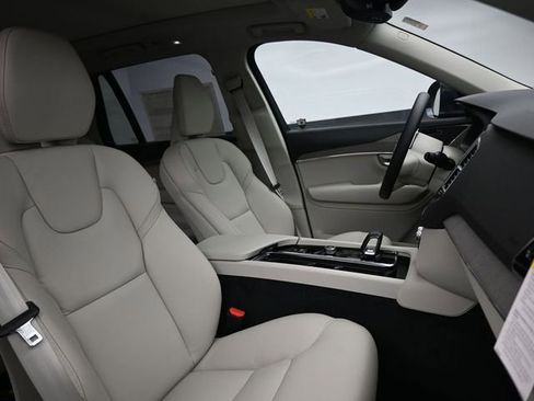 Used 2025 Volvo XC90 B6 Plus w/ Protection Package Premier image 35