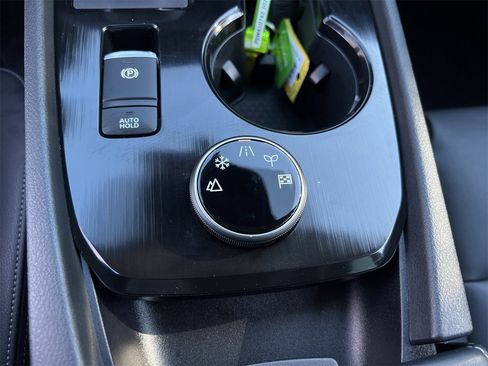 Certified 2025 Nissan Rogue SL w/ Tech Package image 18