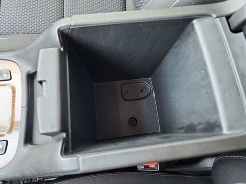 Used 2020 GMC Acadia SLE w/ Driver Convenience Package image 32