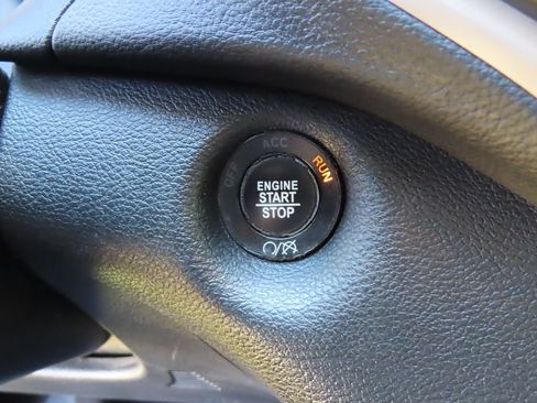 Used 2017 Jeep Cherokee Latitude w/ Comfort/Convenience Group AWD/4WD image 11