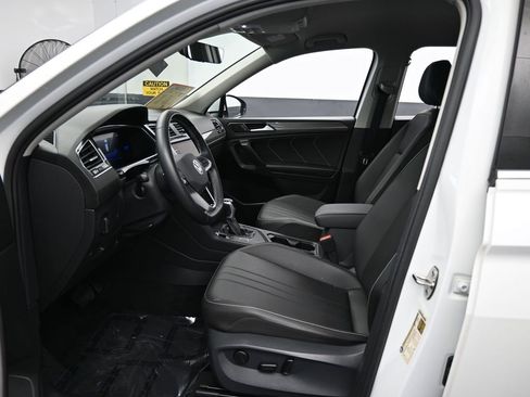 Used 2023 Volkswagen Tiguan SE image 11