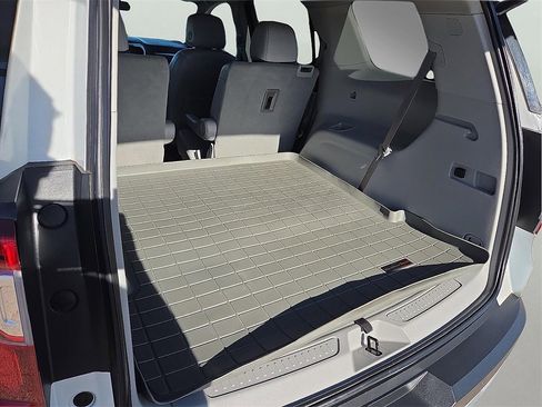 Used 2022 GMC Acadia SLT w/ Technology Package image 8