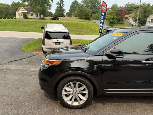 Used 2014 Ford Explorer XLT w/ Equipment Group 202A AWD/4WD image 2