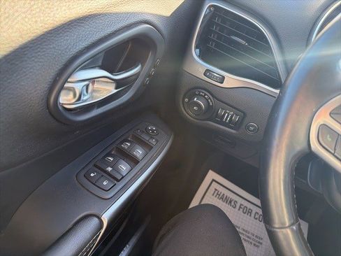 Used 2020 Jeep Cherokee Limited w/ Technology Group image 21