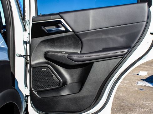 New 2026 Mitsubishi Outlander AWD image 12