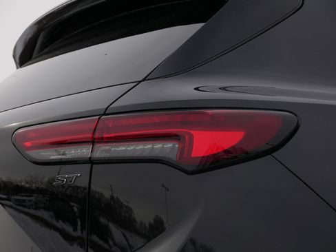 Used 2023 Buick Envision Essence w/ Technology Package I image 16