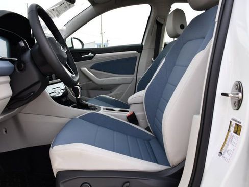 New 2026 Volkswagen Jetta SE FWD image 12