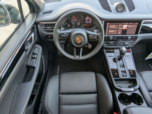 Certified 2025 Porsche Macan Turbo image 15