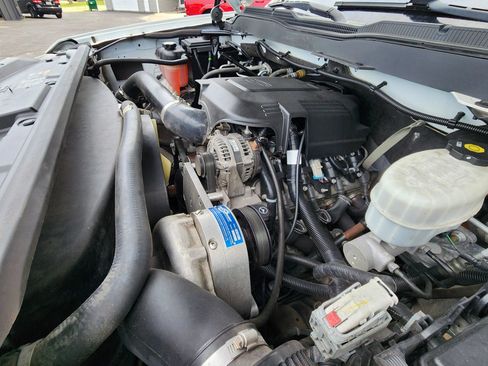 Used 2019 Chevrolet Silverado 2500 W/T AWD/4WD image 16