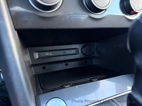 Used 2022 Volkswagen Tiguan S image 36