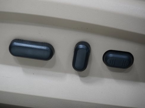 Used 2010 Lincoln MKX 2WD image 17