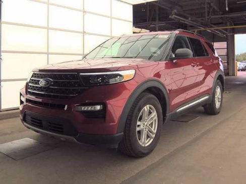 Used 2023 Ford Explorer XLT w/ Equipment Group 202A AWD/4WD image 2
