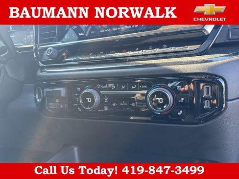 Used 2025 Chevrolet Silverado 2500 ZR2 w/ Technology Package AWD/4WD image 23