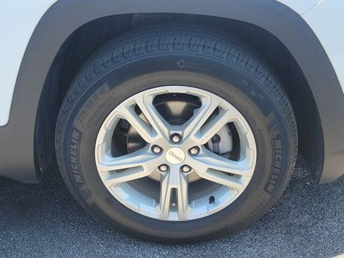 Used 2024 GMC Terrain SLE FWD image 9