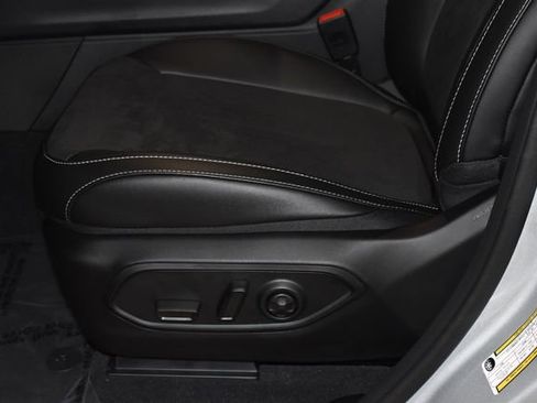 New 2025 Jeep Grand Cherokee Altitude image 11