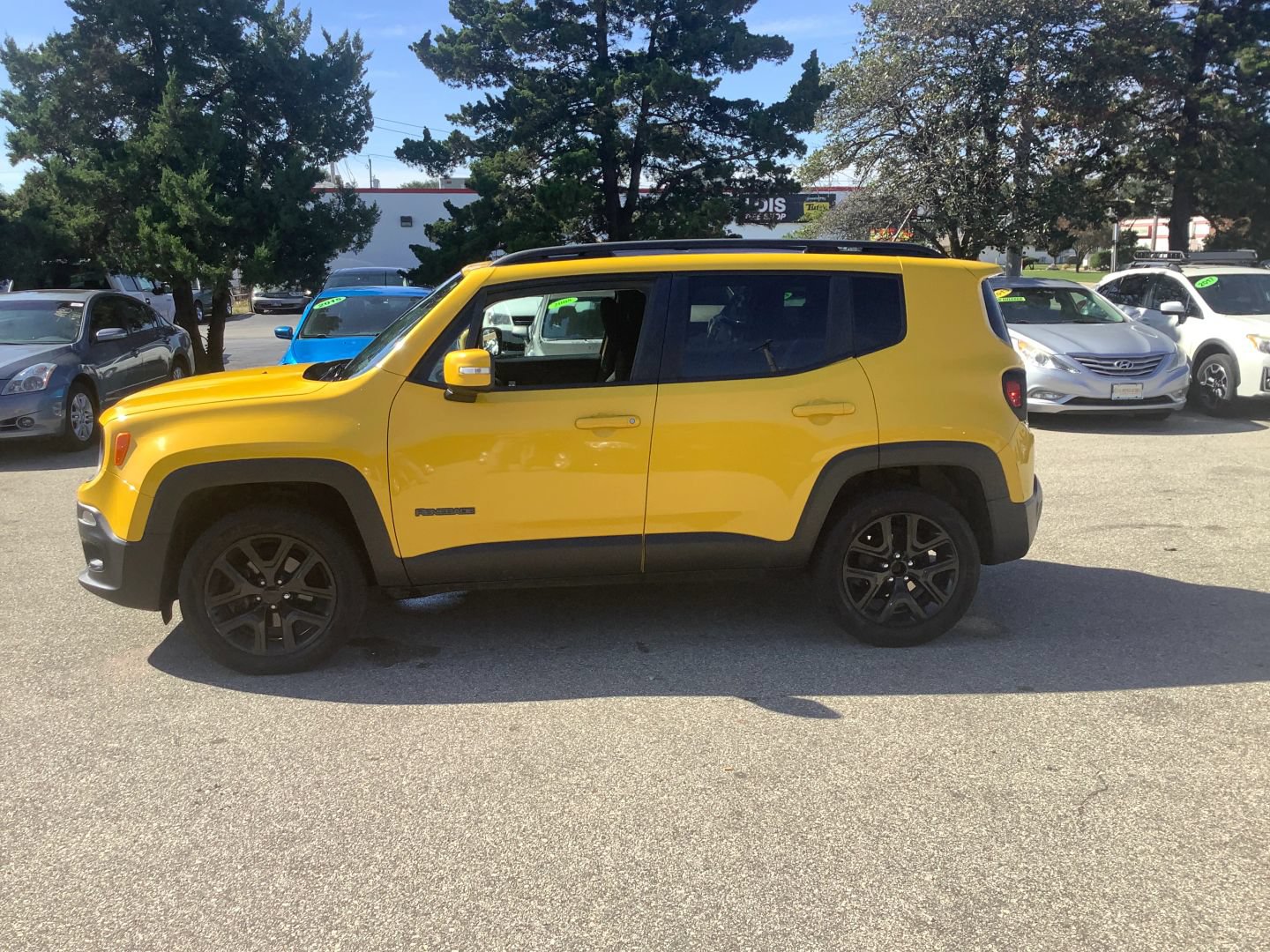 Used 2017 Jeep Renegade Altitude AWD/4WD image 5