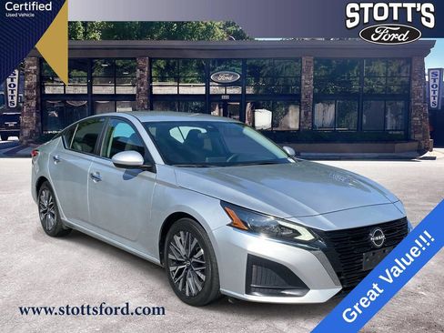 Used 2023 Nissan Altima 2.5 SV FWD image 1