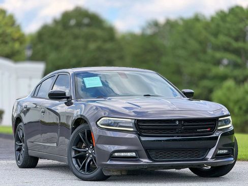 Used 2017 Dodge Charger R/T RWD image 4