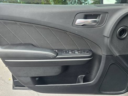 Used 2019 Dodge Charger SXT RWD image 14