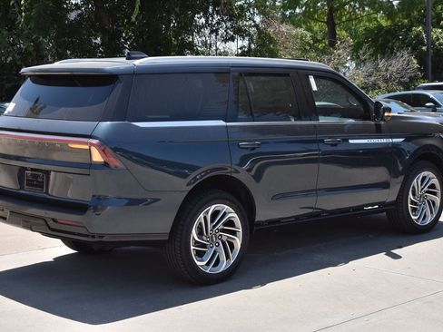 New 2026 Lincoln Navigator Reserve AWD/4WD image 6