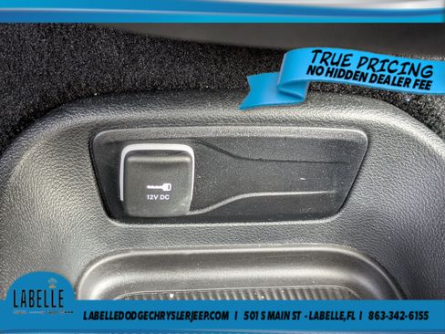 Used 2025 Chrysler Pacifica Select AWD/4WD image 29