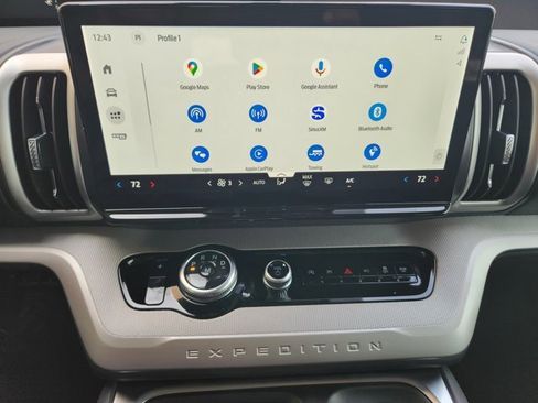 New 2025 Ford Expedition Active image 12