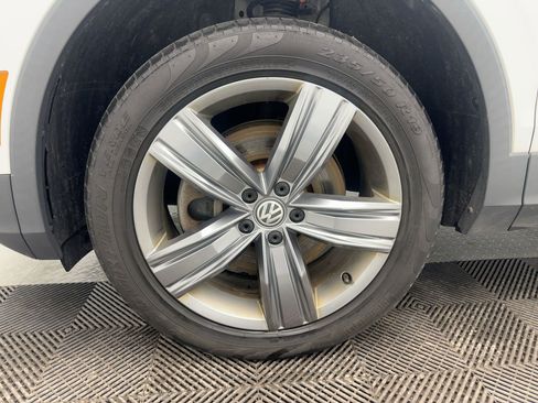 Used 2020 Volkswagen Tiguan SEL image 12