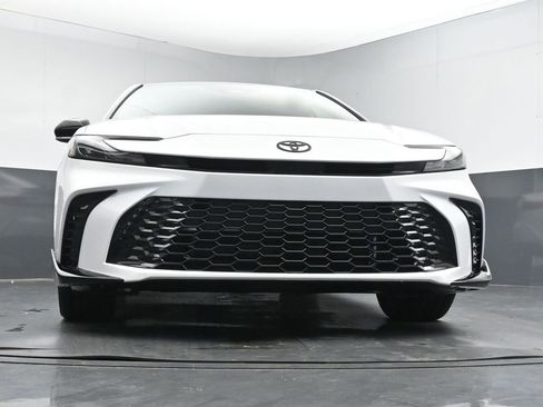 New 2026 Toyota Camry Hybrid FWD image 30